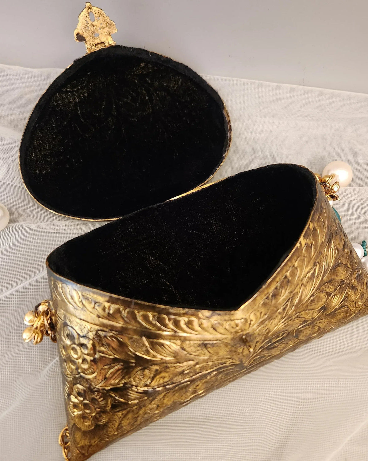 Antique Gold Royale Metal Clutch by Clutch It
