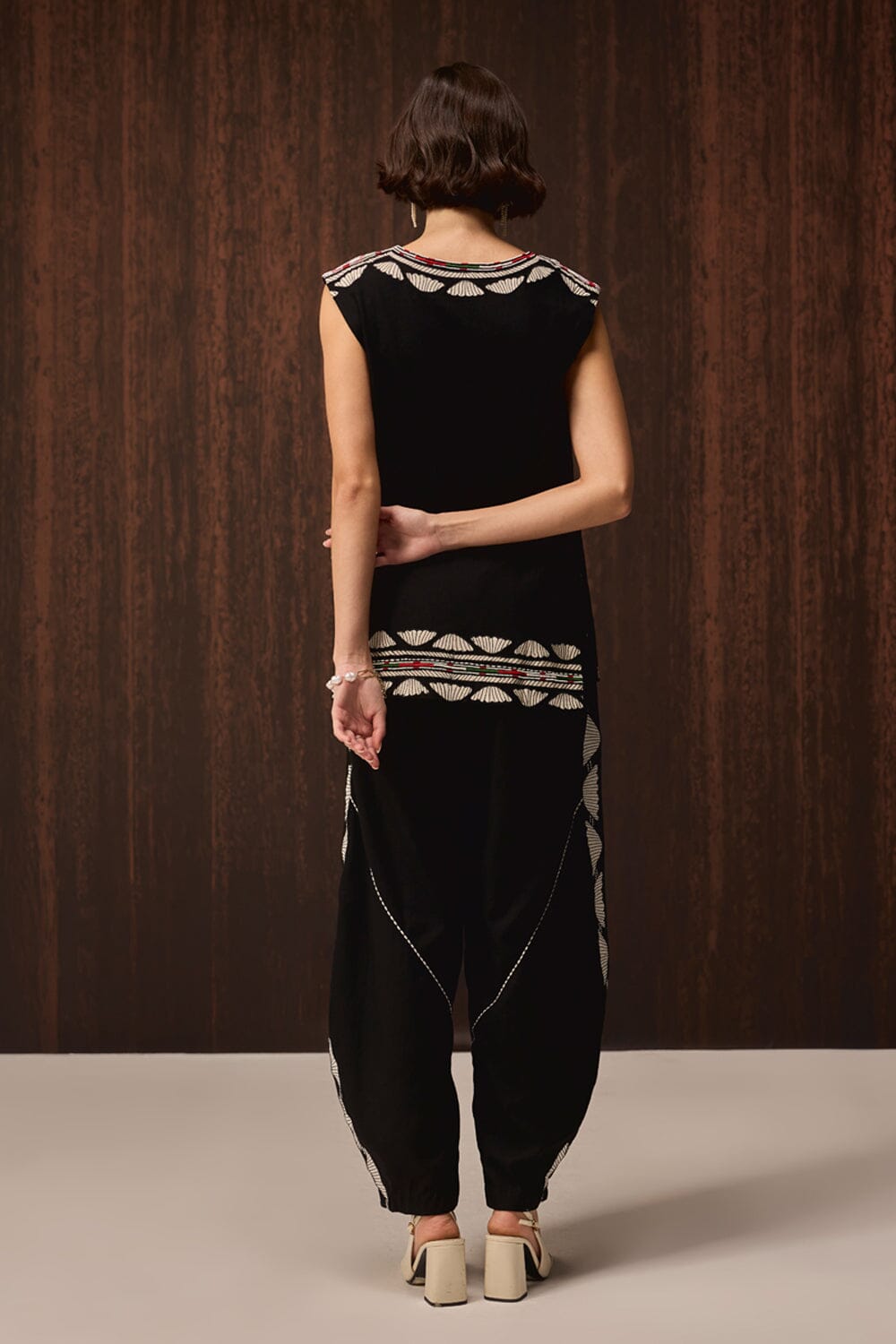 Saar Embroidered Top with Pants — photo 4